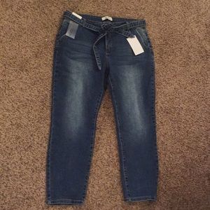 Fun tie top ankle jeans.  Size 14